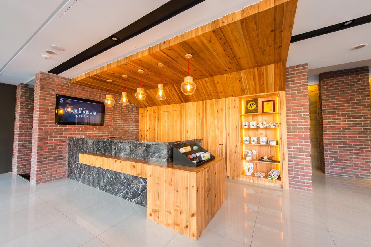 Traveller Inn Tiehua Cultural And Creative Hotel T'ai-tung Buitenkant foto